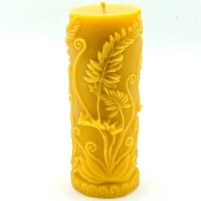 Una candela cilindrica rustica in cera d'api (18,10 cm x 6,35 cm)