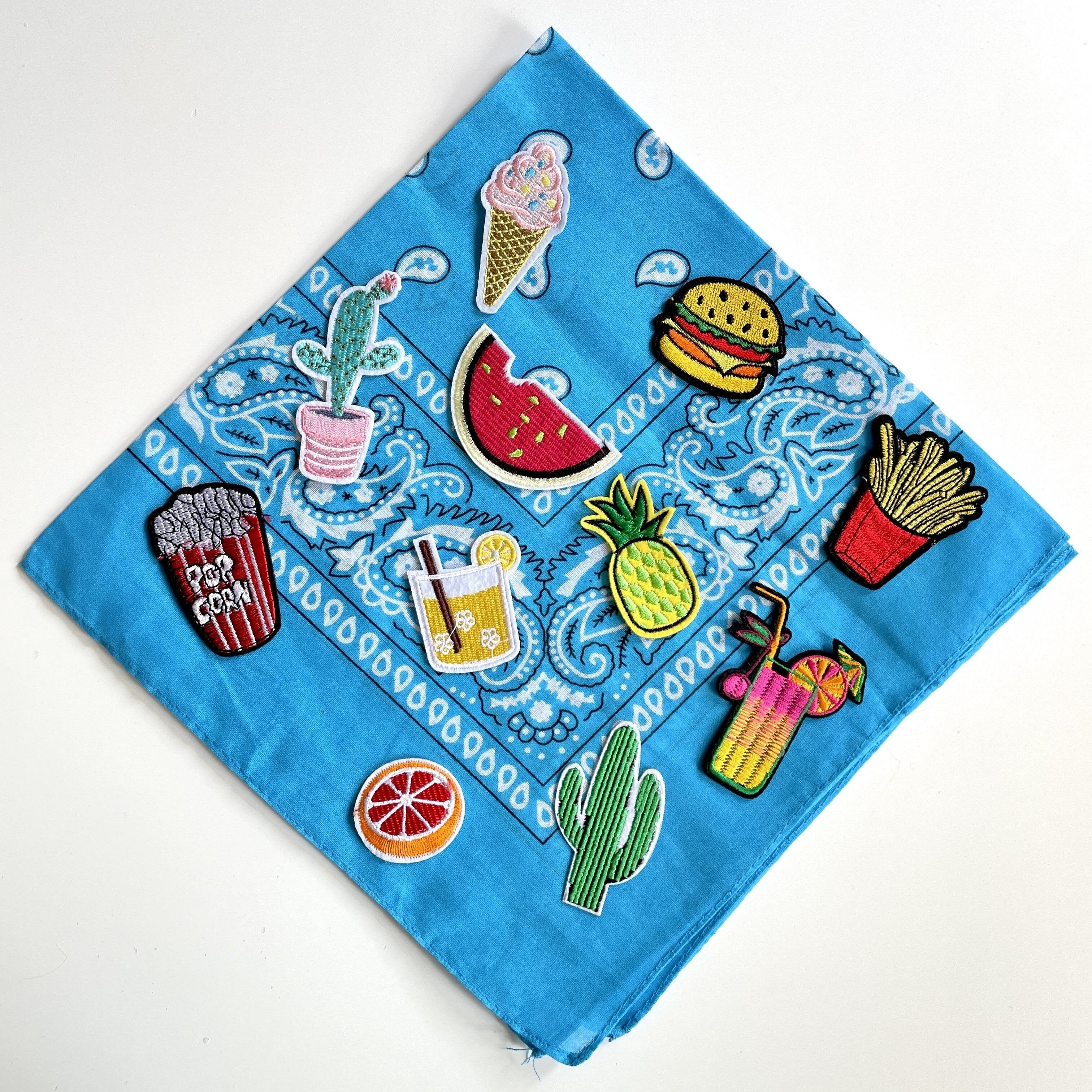 Hellblaues Bandana und Patch