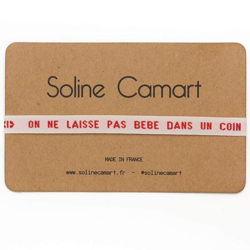 ON NE LAISSE PAS BÉBÉ DANS UN COIN - Sans Charm