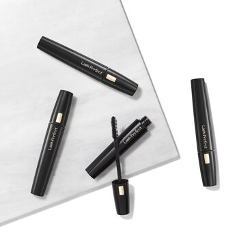 Mascara noir parfait pour les cils 4