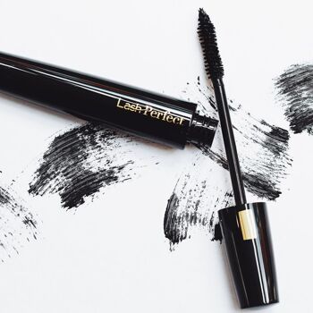 Mascara noir parfait pour les cils 5