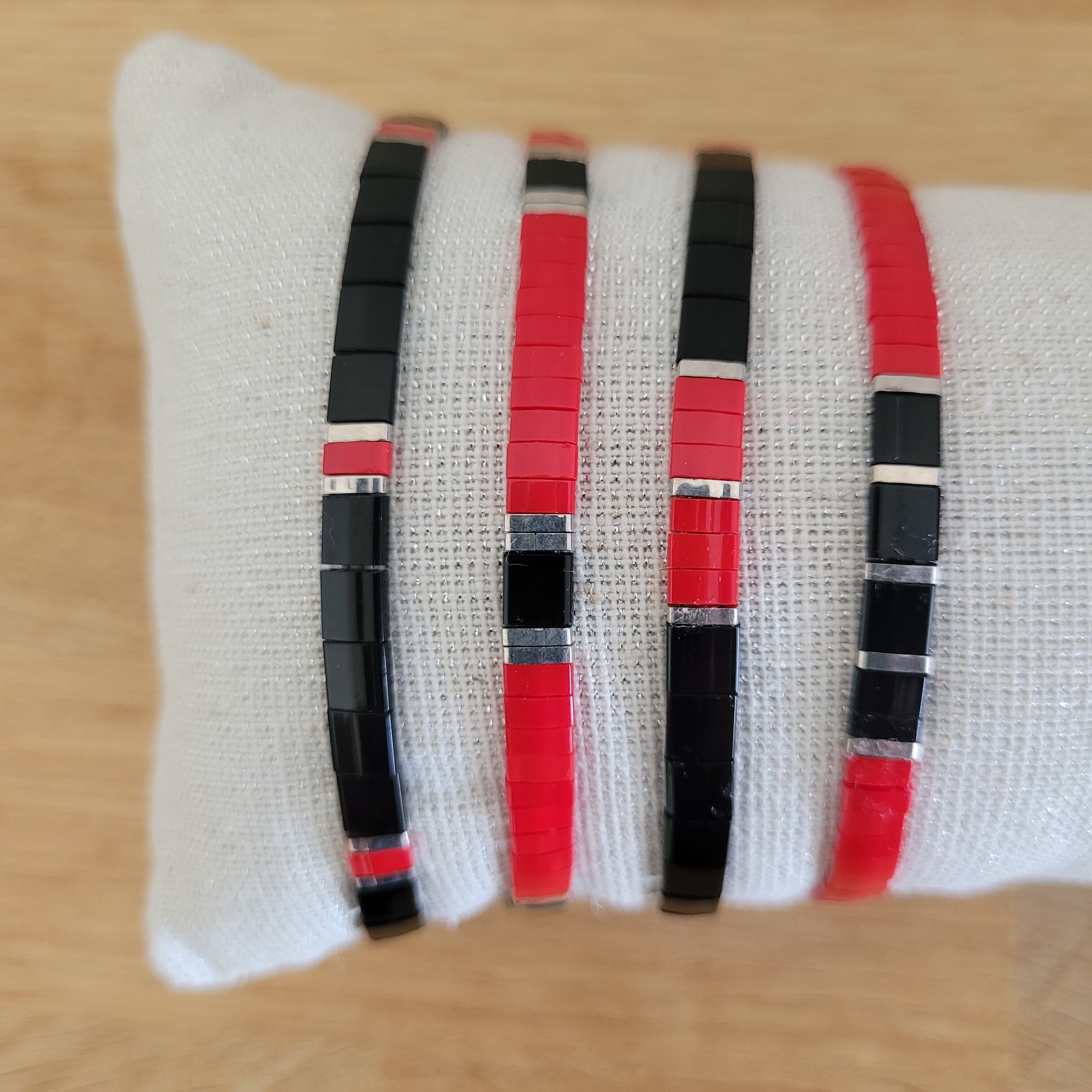 TILA Homme ou grande taille- 4 bracelets - Rouge et noir