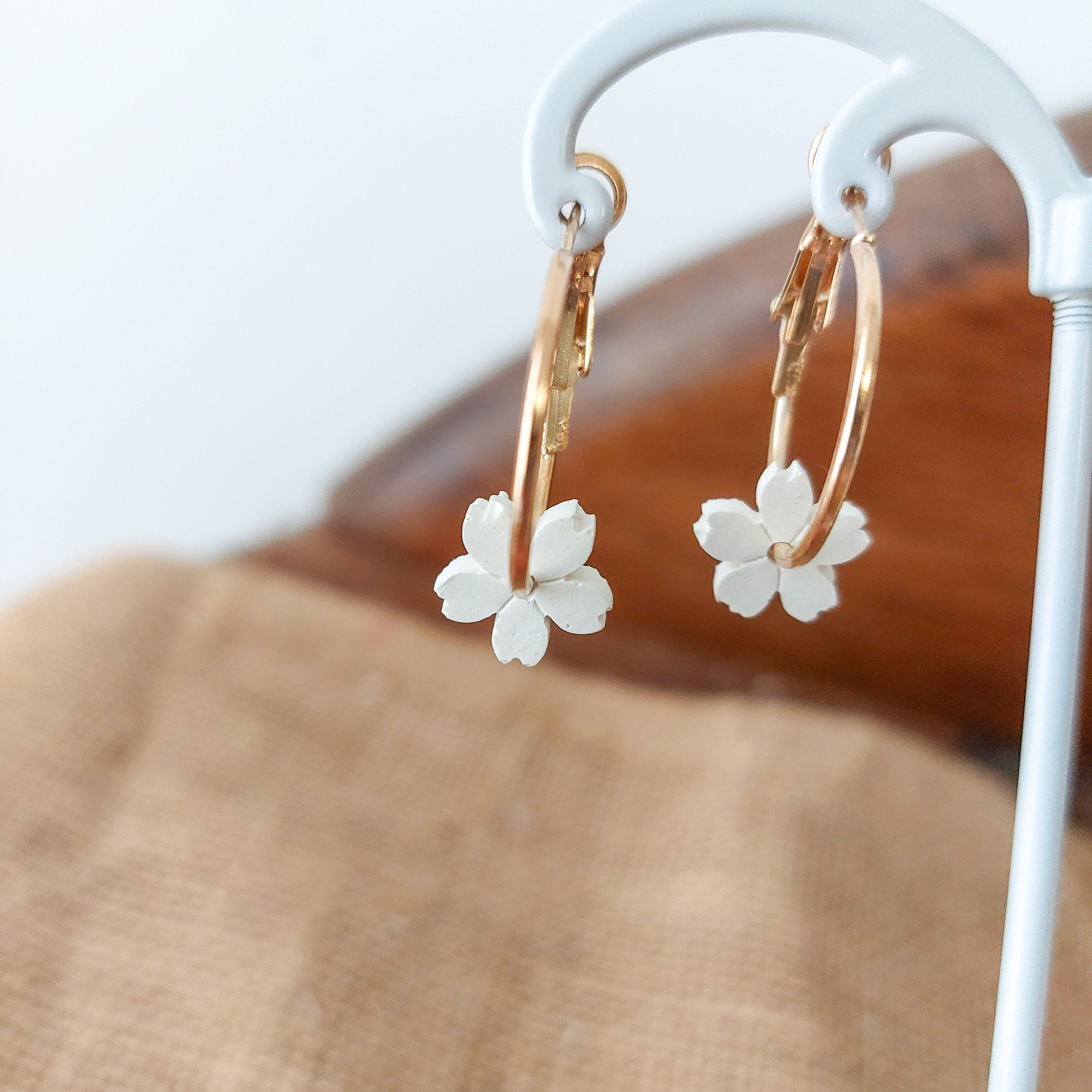 Small ceramic flower hoop earrings – Handmade floral jewelry – Gold or silver hoop earrings – White, powder pink, sky blue