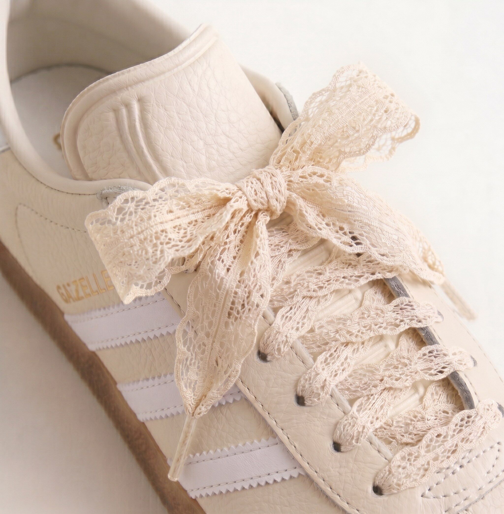Lacci color crema