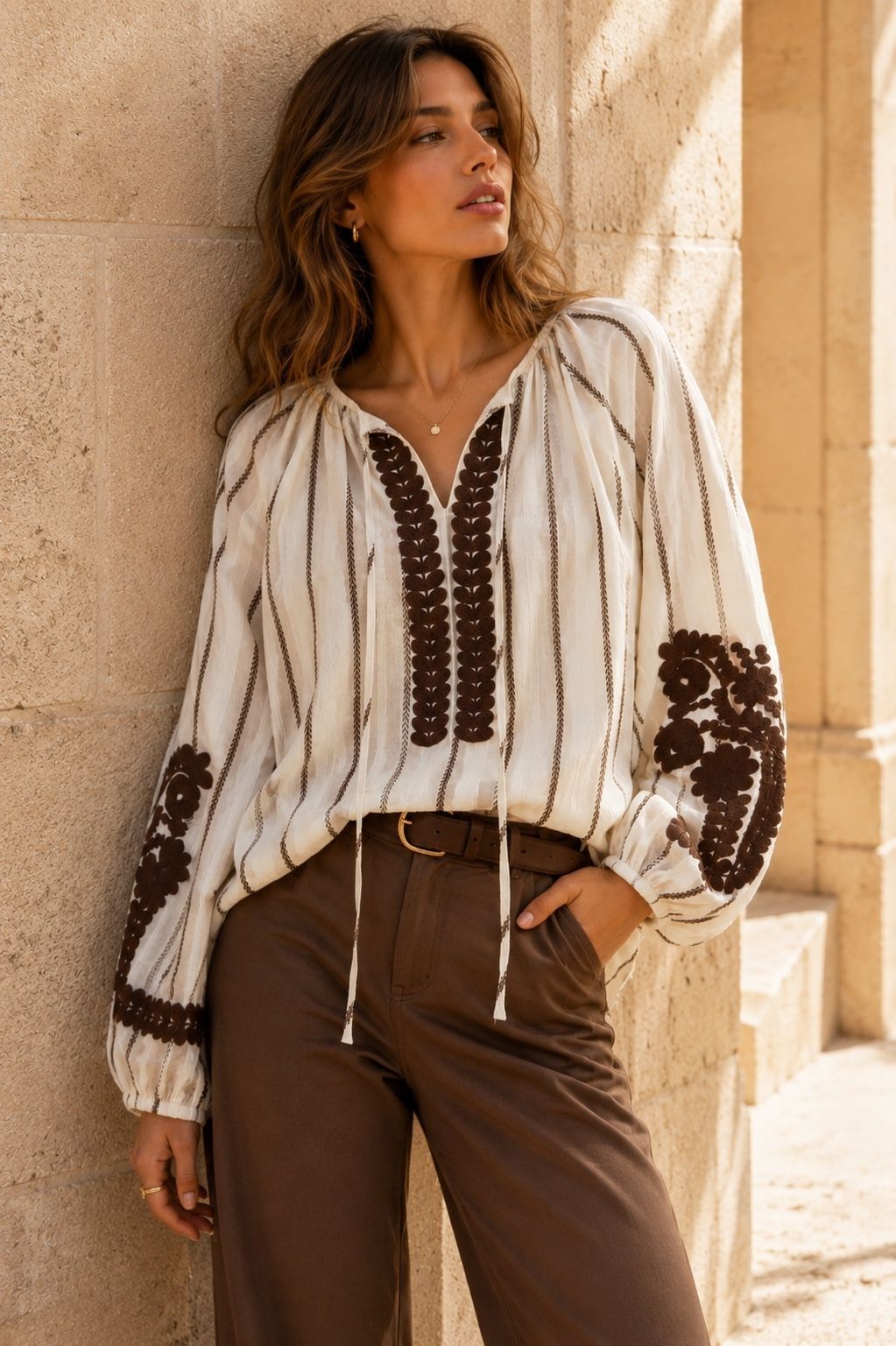 Blouse Éthnique en Coton Brodé à Col V