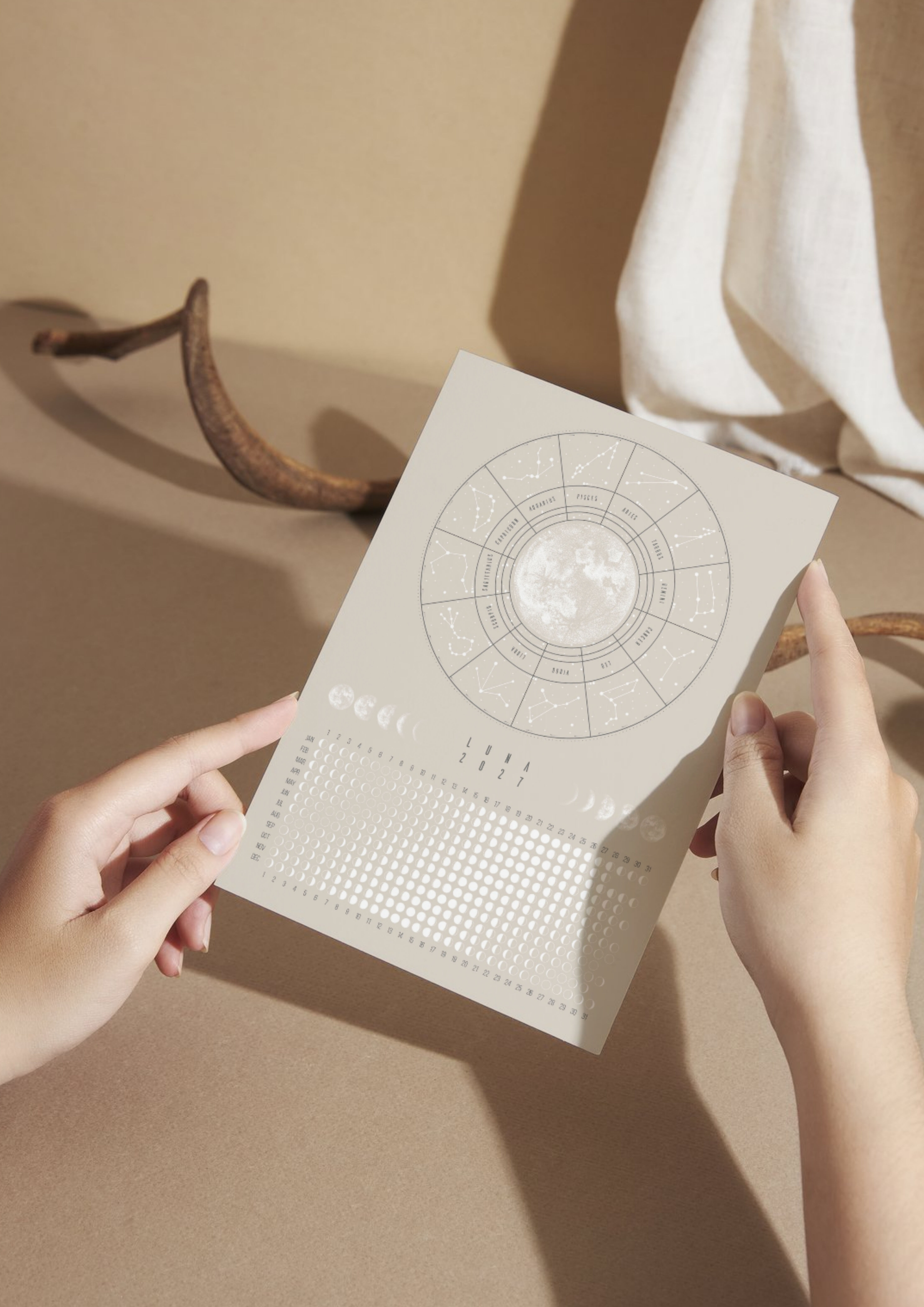 Calendario Lunar 2027 – Postal Beige Retrato | Postal + Pegatina Lunar + Sobre de Papel Kraft