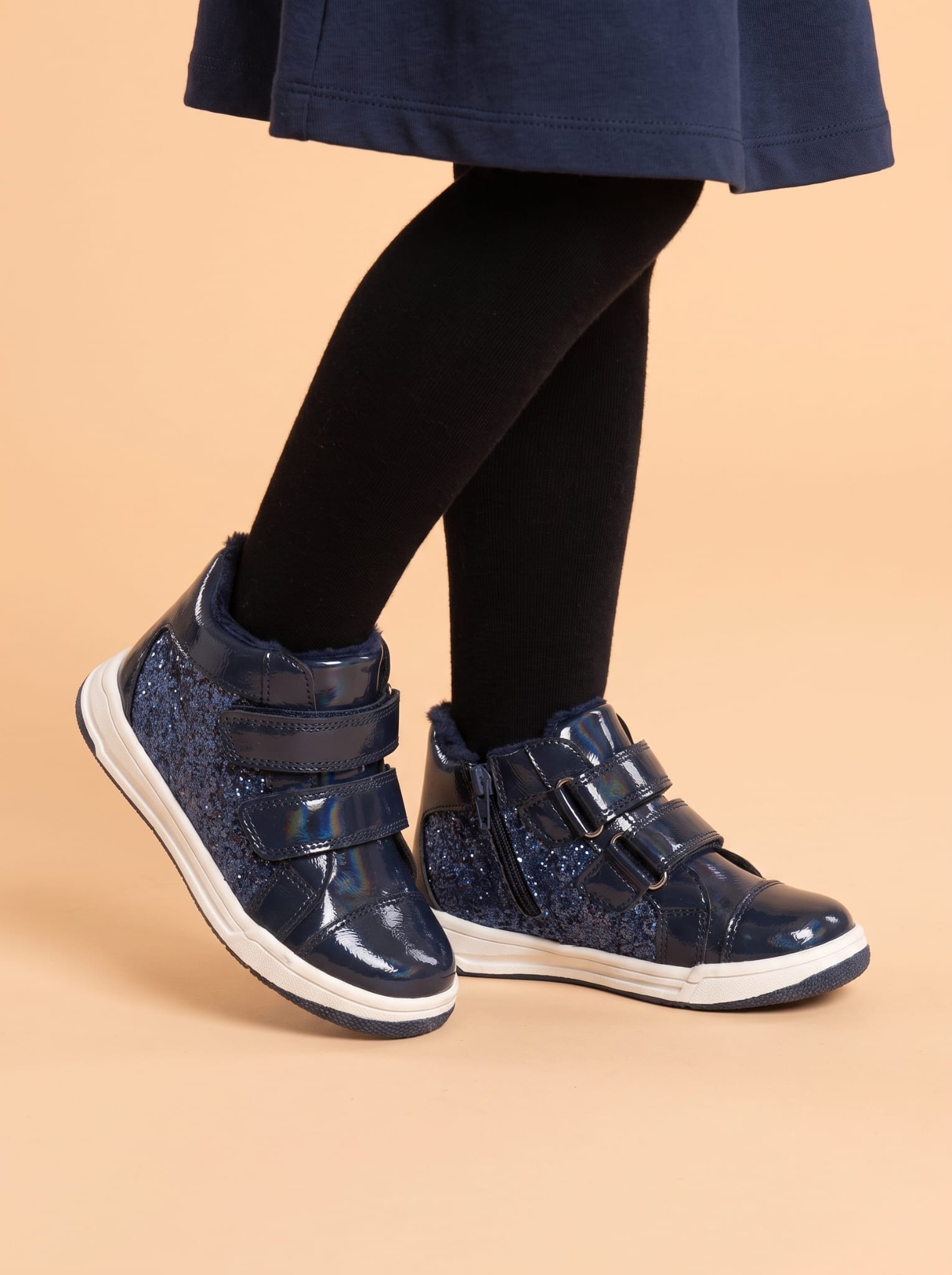 BT52 - Zapatillas altas con pedrería para niña