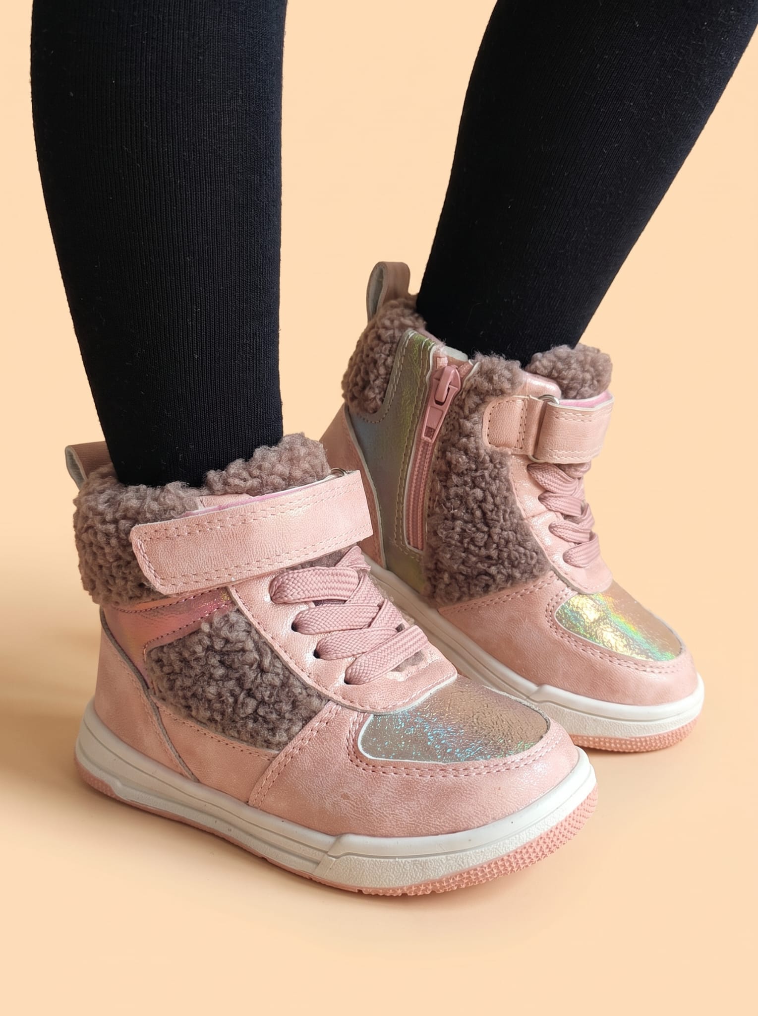 BT53 - Zapatillas altas para niña