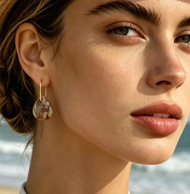 Earrings in broken and natural quartz