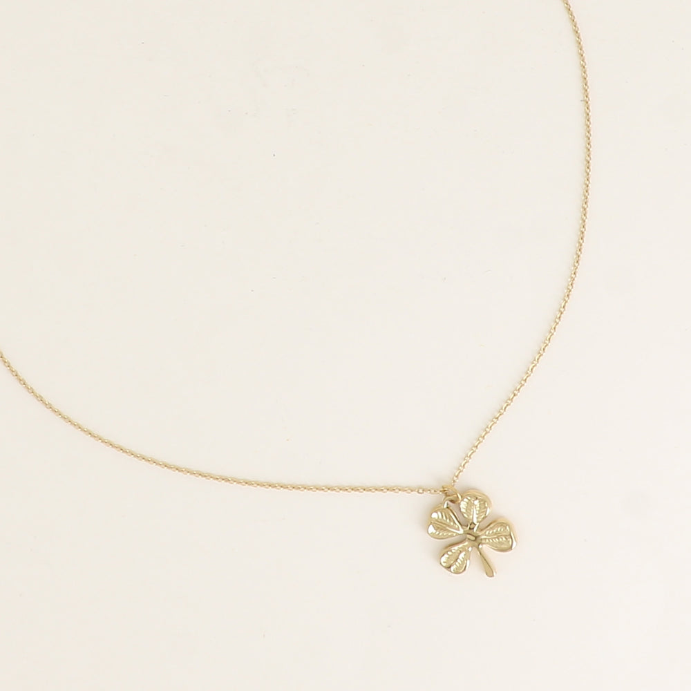 Collier - pendentif trèfle