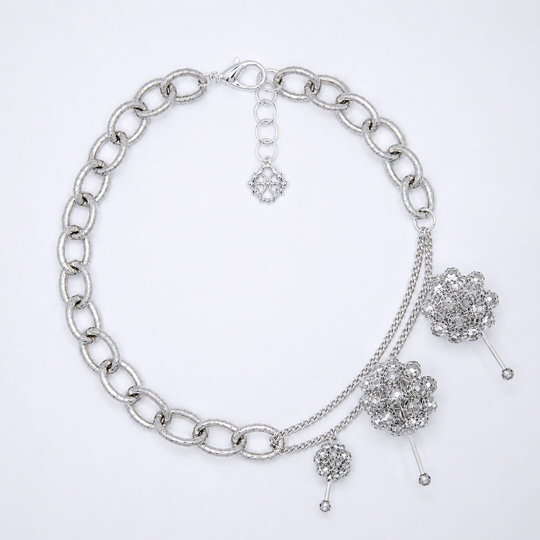 Collier à maillons argentés et fleurs argentées en perles et cristaux - Paeonia Argenta Jason