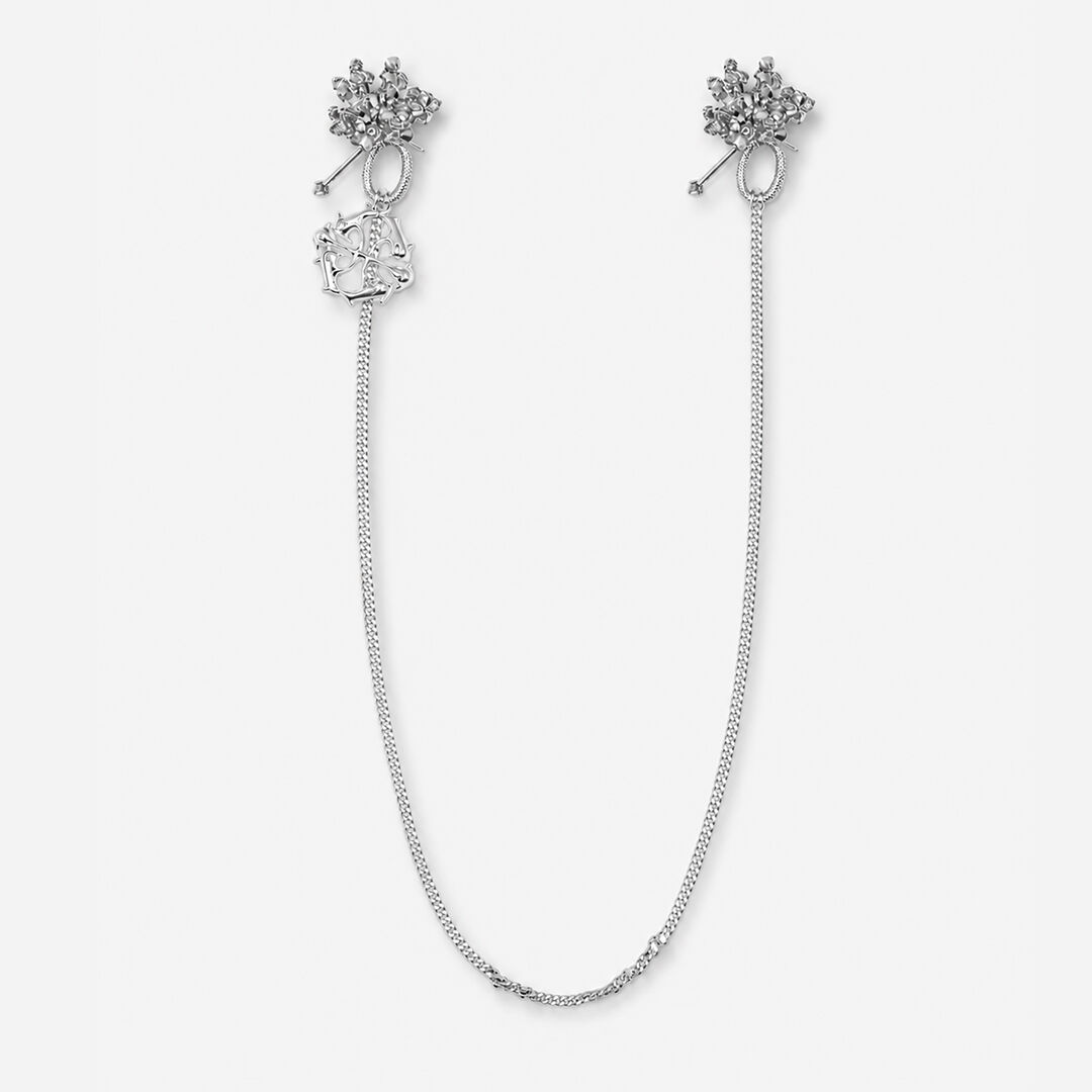Boucles d’oreilles fleurs argentées en perles et cristaux avec chaine - Erica Argenta Diop