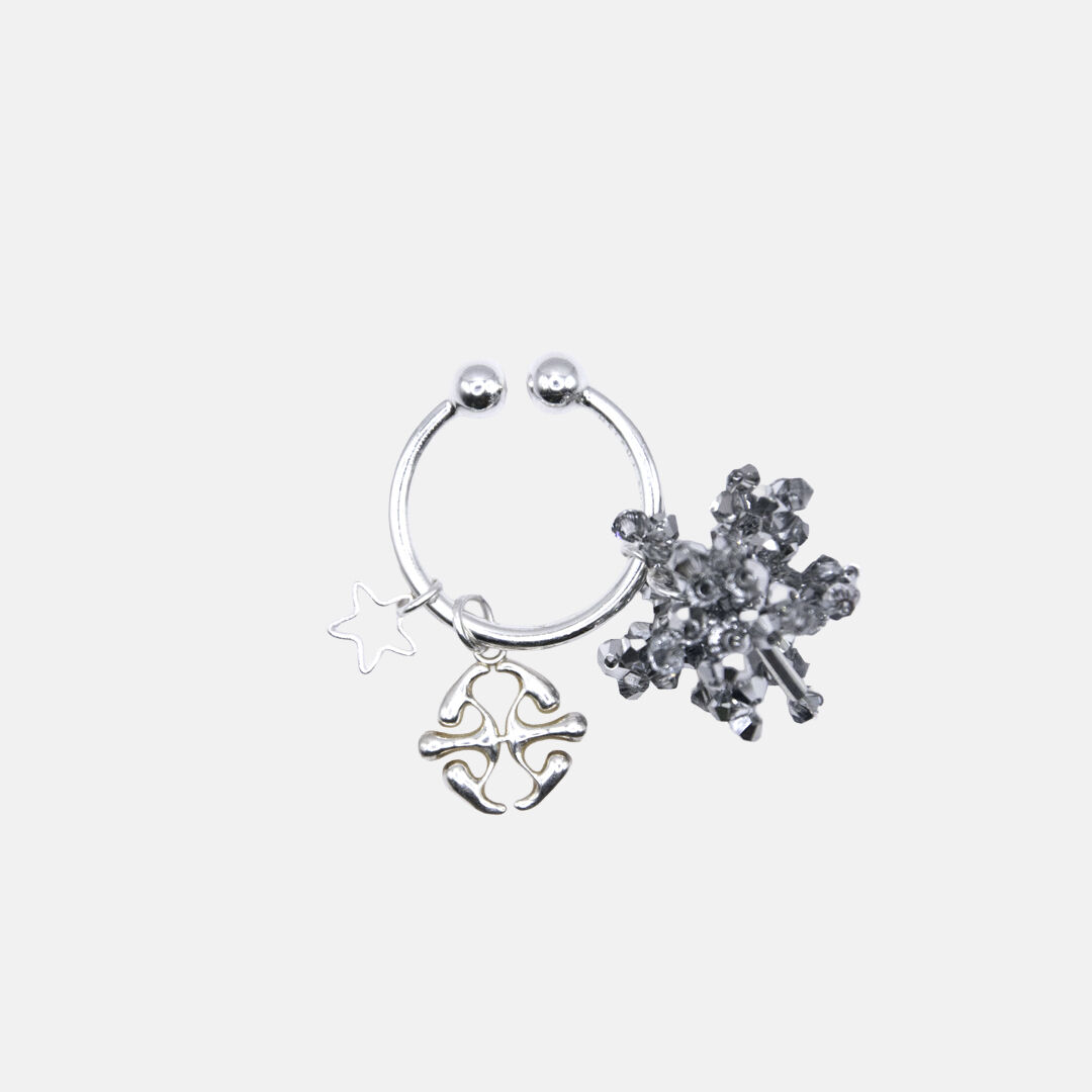 Bague earcuff fleur argentée en perles et cristaux - Erica Argenta Biles