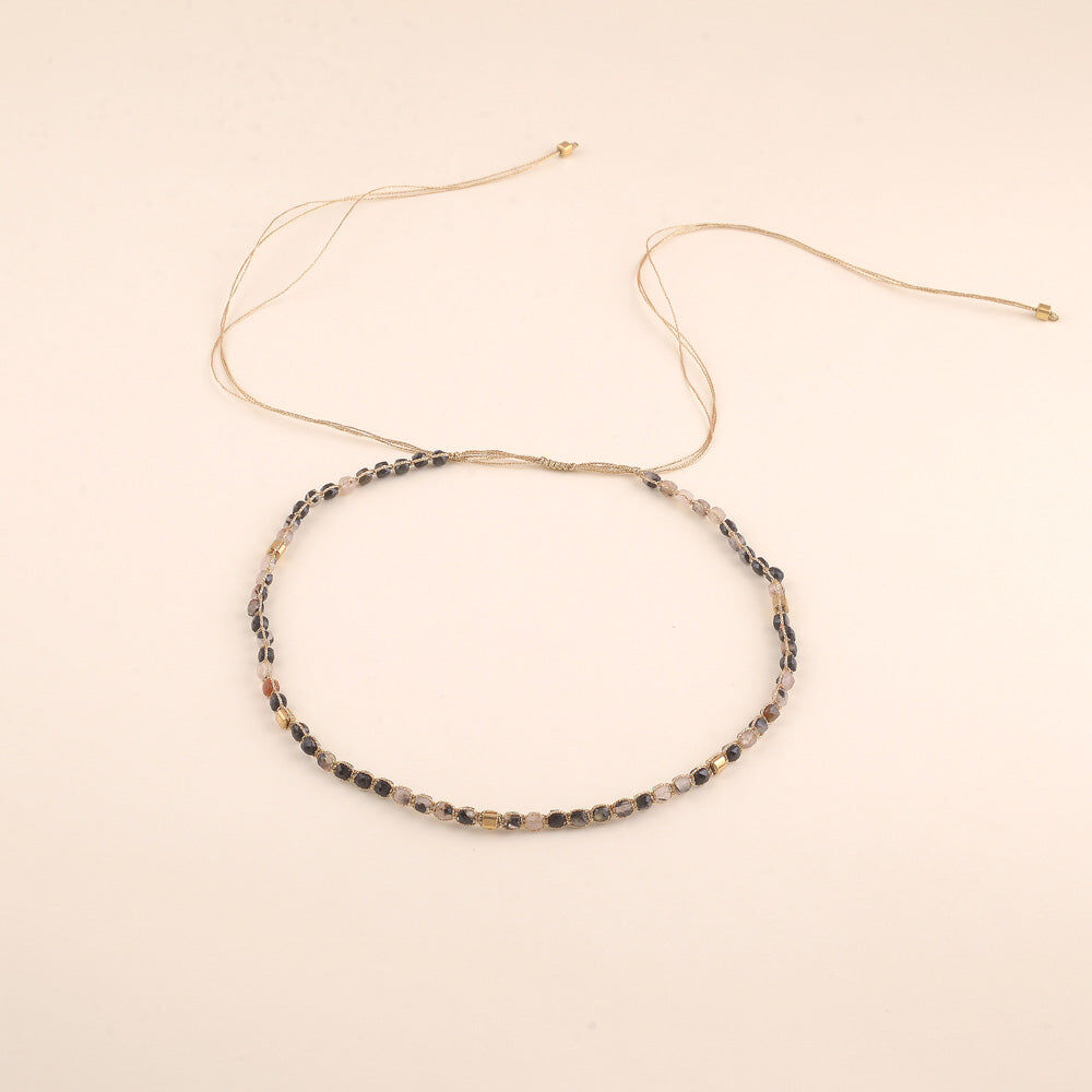 Collier - sur cordon avec pierres naturelles cubiques, fermoir coulissant