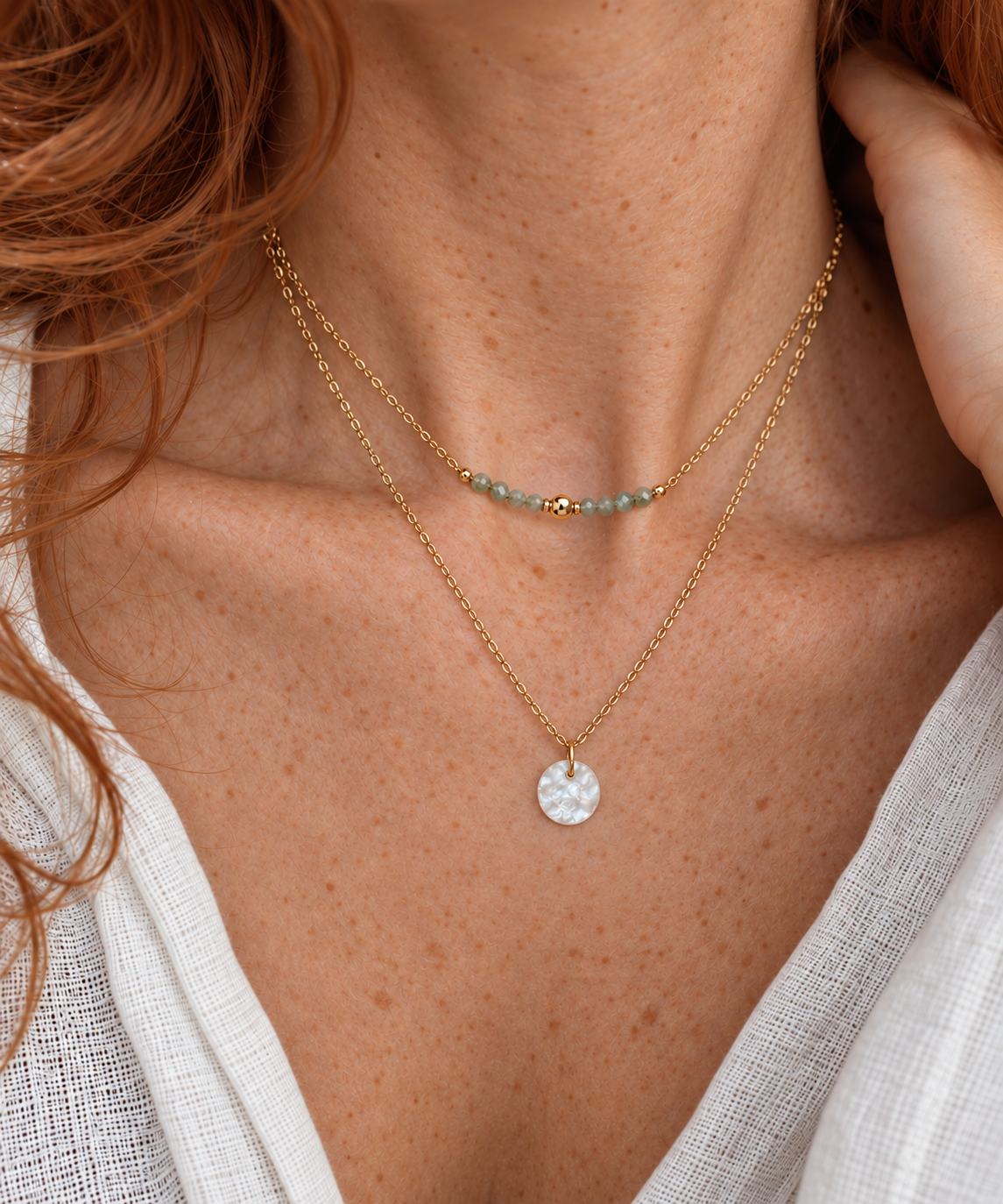 Collier double rang doré, pierre naturelle et nacre
