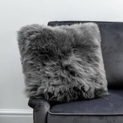 Coussin en peau de mouton gris