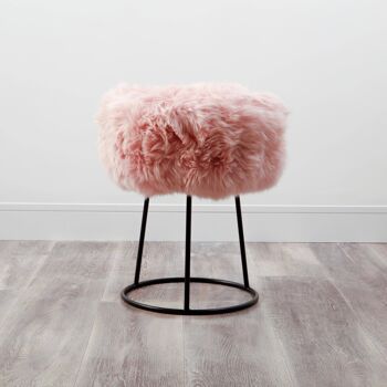 Tabouret en peau de mouton en métal rose poudré 2