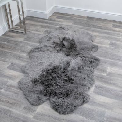 Vierfach grauer Schaffell-Teppich