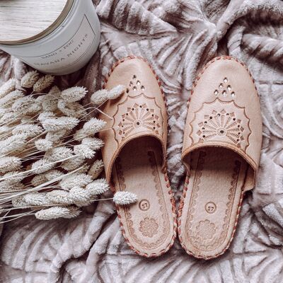 Wanderlust Closed Toe Slippers