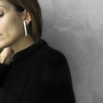 Boucles d'oreilles COLUMN - Design minimal contemporain, faites à la main en Jesmonite 4