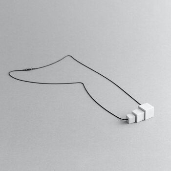MODULORE – Zeitgenössische Minimalistische Halskette, handgefertigt aus Jesmonit 5