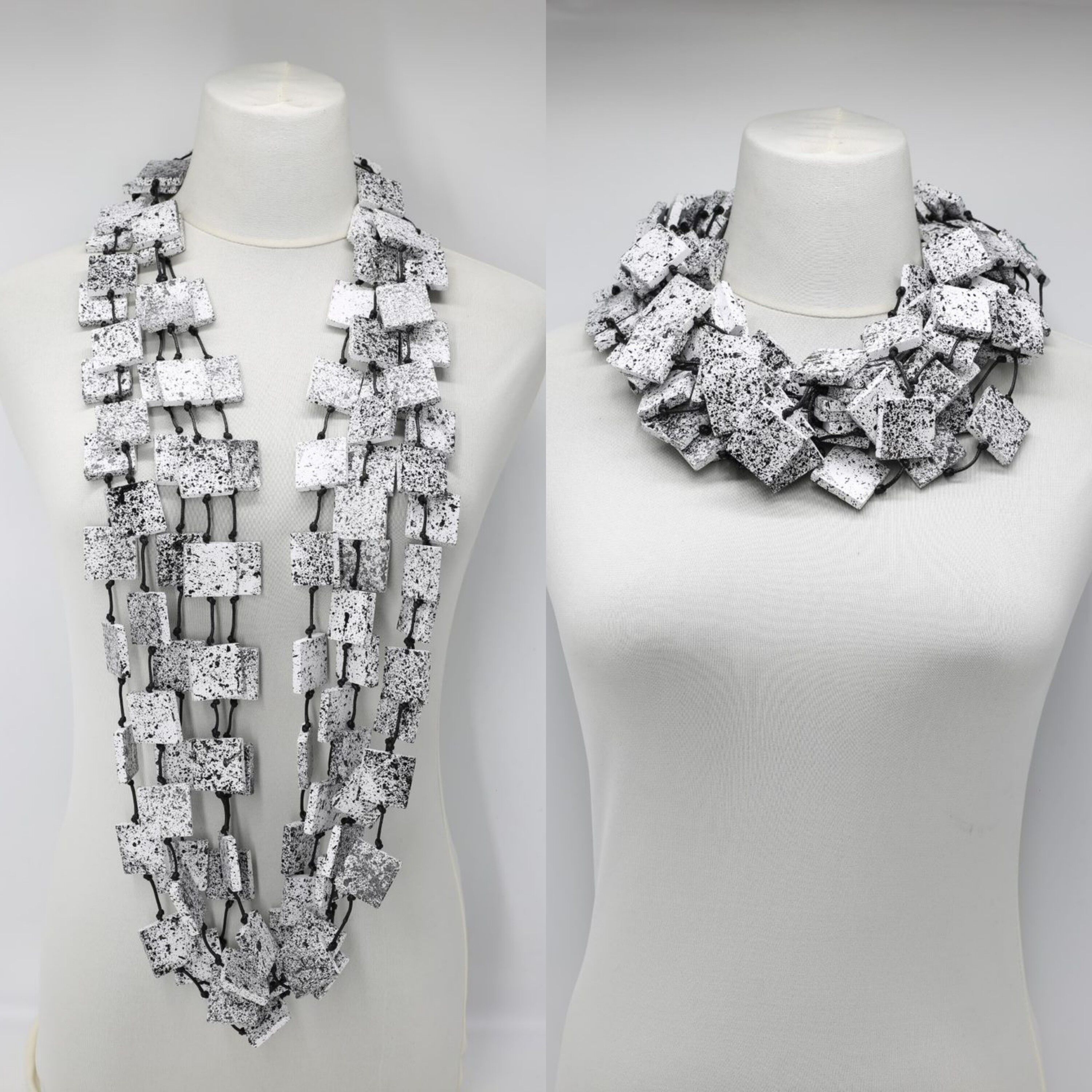 Collana 5 fili 3 x 3 quadrati - Dipinta a mano - Bianca con nero