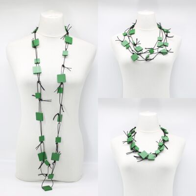 Collana a catena in similpelle con quadrati di legno - verde primavera