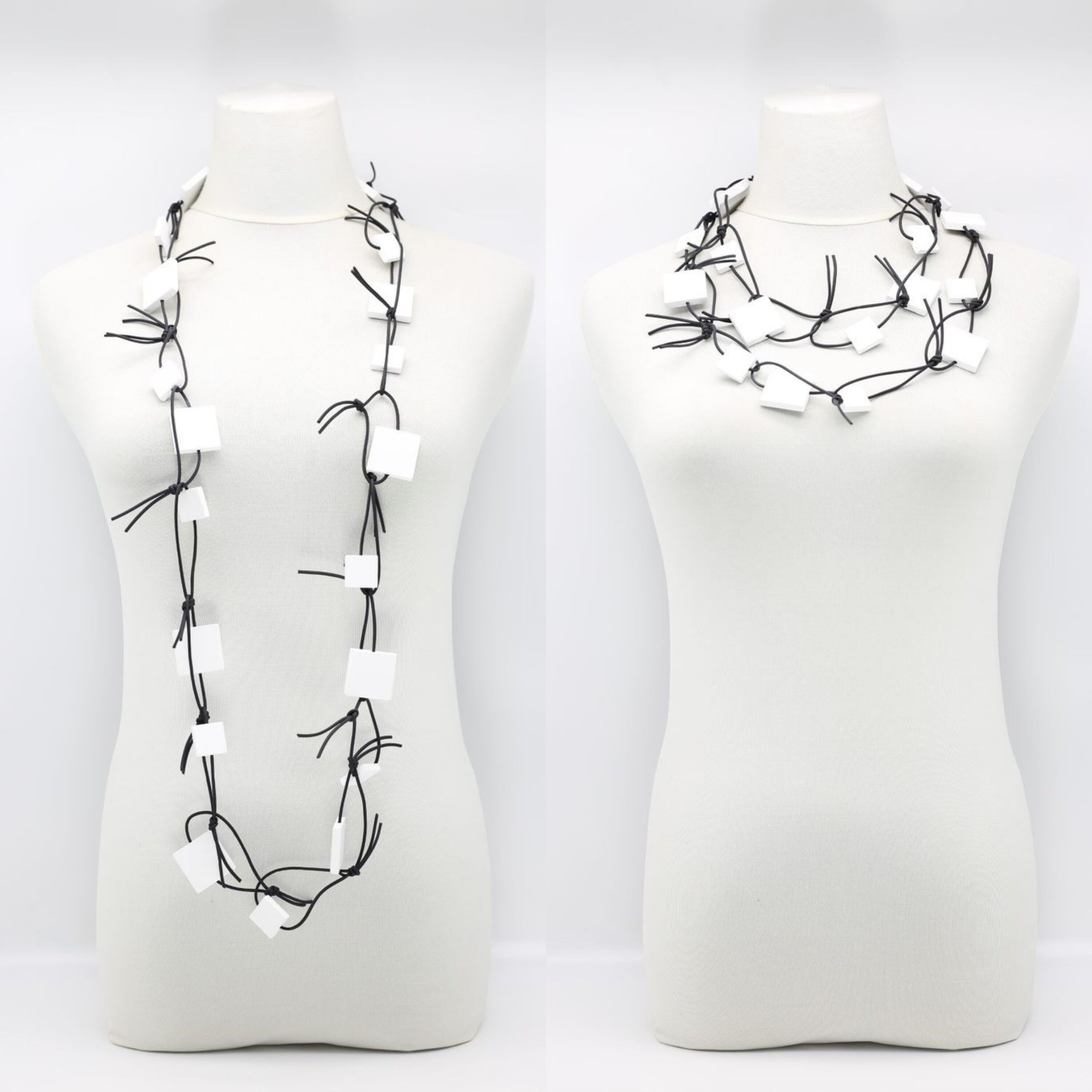 Collana a catena in similpelle con quadrati di legno - Bianco