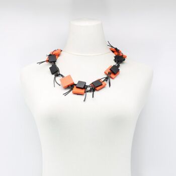 Collier Chaîne Carrés en Bois sur Similicuir - Orange/Noir 3