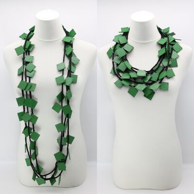 Hölzerne Halskette mit Quadraten auf Kordel - Groß - Frühlingsgrün