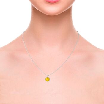 Collier ras de cou en argent avec pendentif Soleil rond et nacre jaune 2