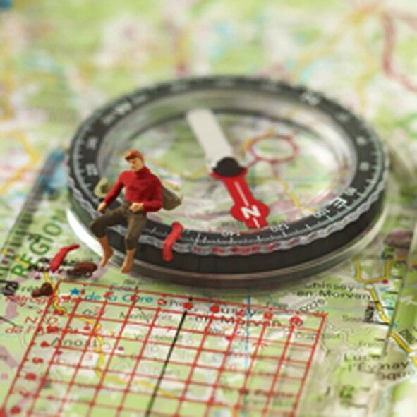 Vai a ovest giovane carta bianca