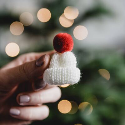 Weihnachten Gestrickte Bommelmütze Abzeichen - Weiß/Rot Pom Pom
