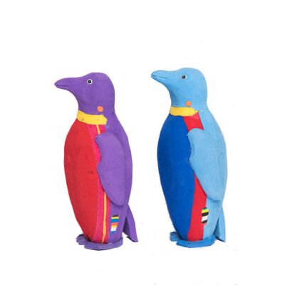 Figura animal upcycling Penguin S hecha de chanclas