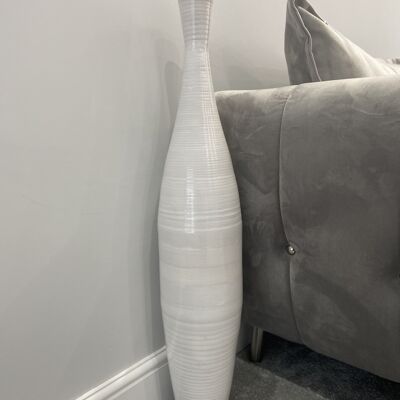 Hohe 90cm weiß getünchte handgefertigte Bambusvase