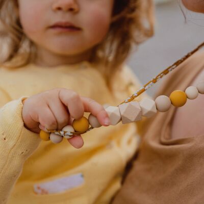 Capucine breastfeeding or carrying necklace