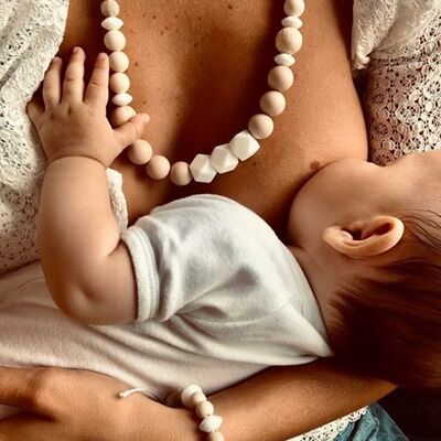 Breastfeeding or babywearing necklace Natural