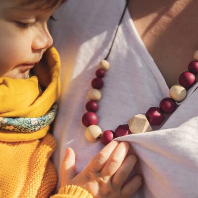 Raisin nursing or carrying necklace