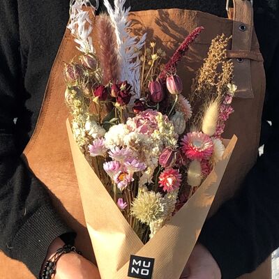 Bouquet of dried flowers in pink tone