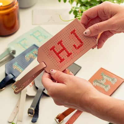 Kit de etiquetas para equipaje Stitch Your Initials - Cuero rosa