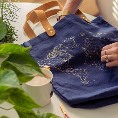 Stitch Your Travels Tote Bag - Navy con manici in pelle