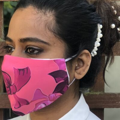 Rosafarbene, waschbare dreilagige Schutzfiltertasche, handgefertigte Masken - von Nesavaali London