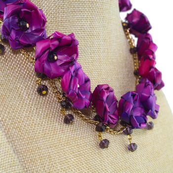 Bavoir fleuri violet simple 2
