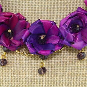 Bavoir fleuri violet simple 3