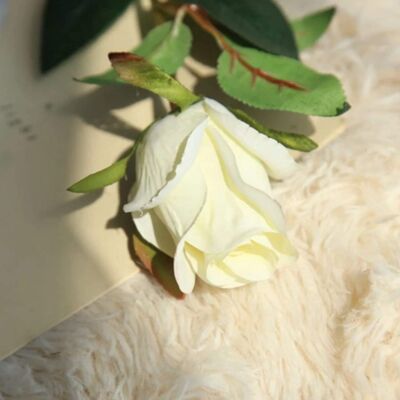 Flores artificiales de un solo tallo de capullo de rosa - Blanco