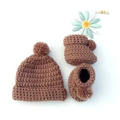 New Born baby Chunky Yarn Bobble Hat and Boottie Set in Brown