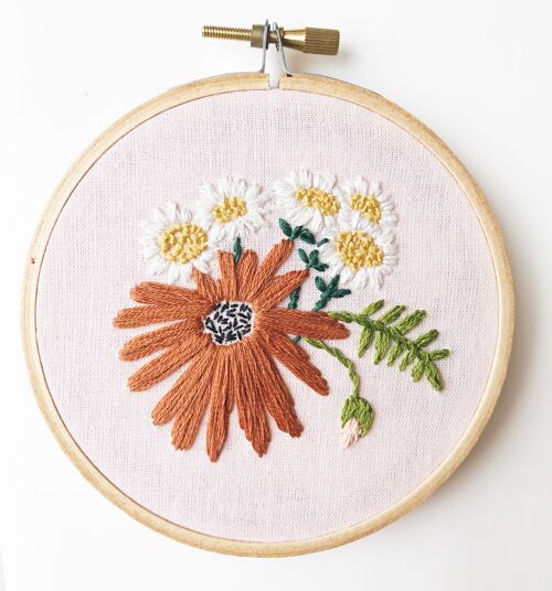 Retro Daisies Modern Embroidery Kit