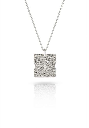 Collier Carré Texturé 9 Carats Avec Diamant Blanc__Or Jaune 5