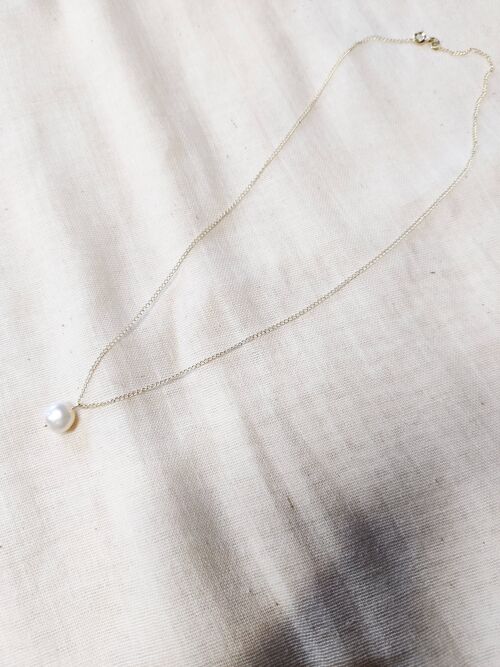 Dainty Pendant With Single Baroque Pearl Drop__Yellow Gold