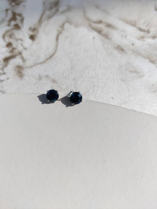 Teal Sapphire Gold Stud Earrings__White Gold